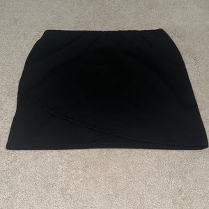 Black Kendall and Kylie Skirt. Size Small
